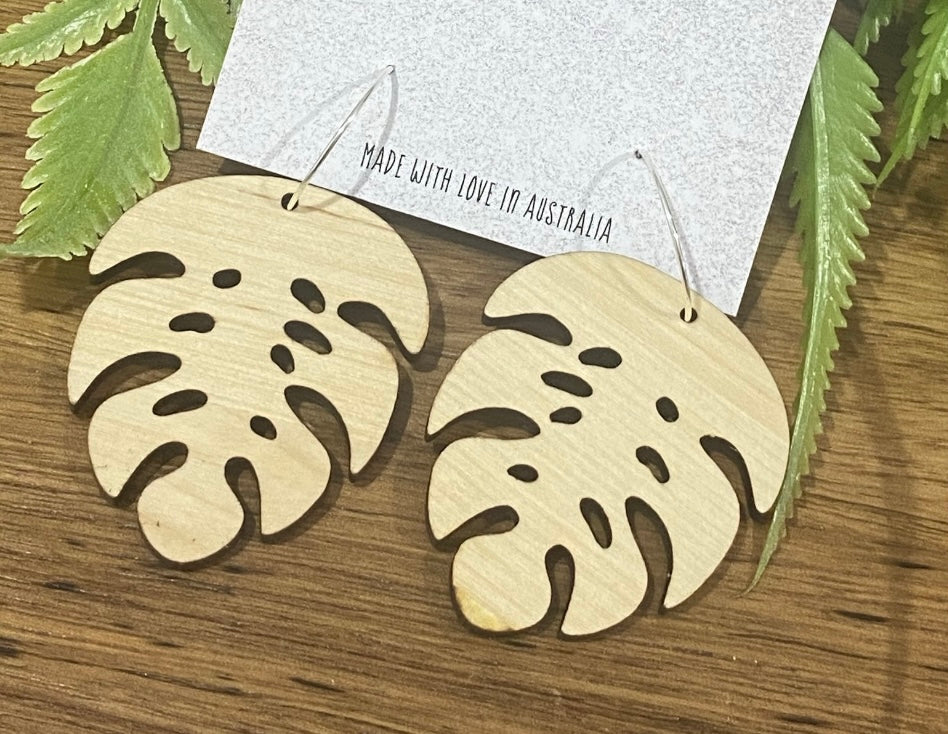 Monstera leaf blank