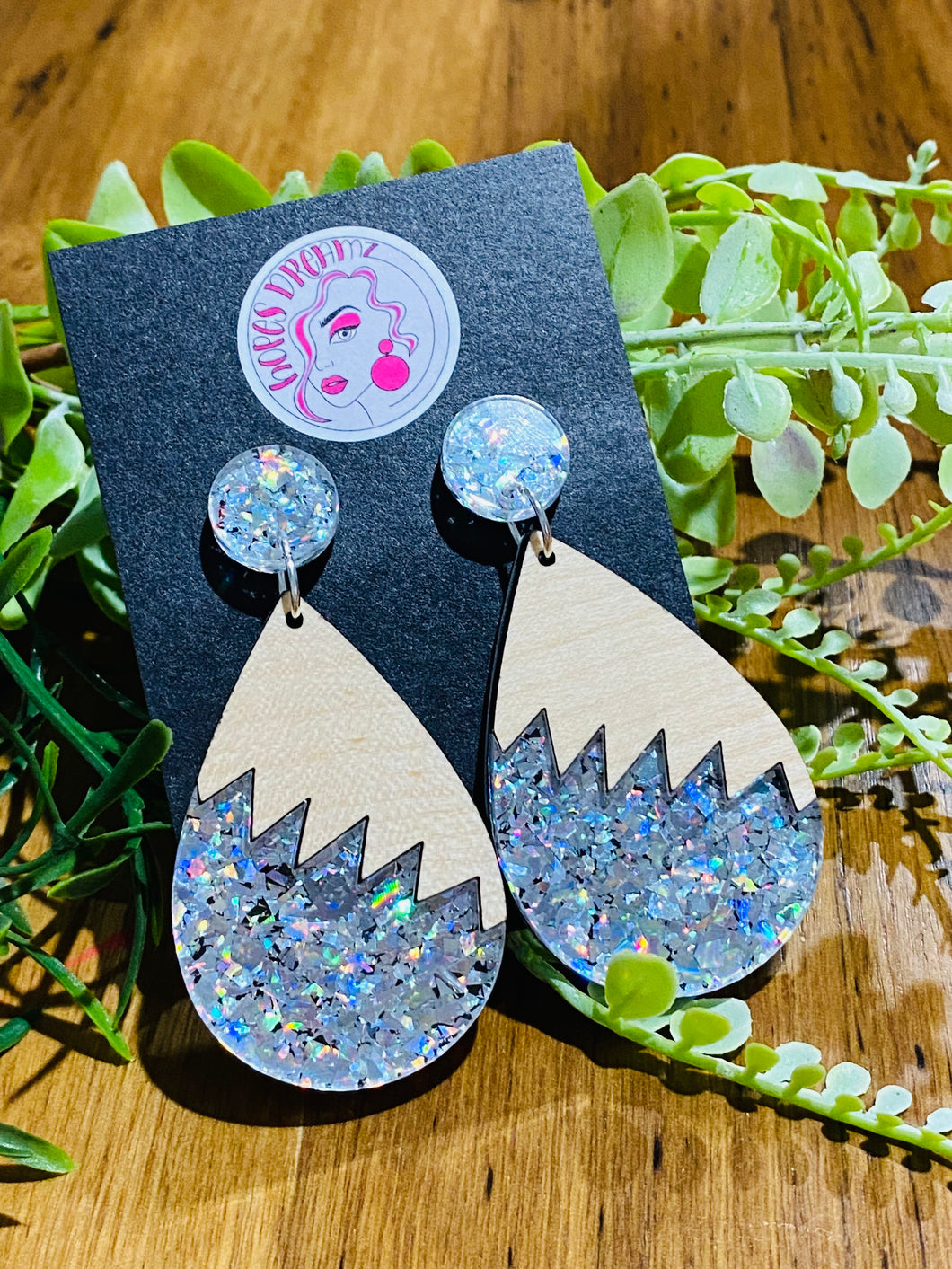 Wood/glitter zig zag drop