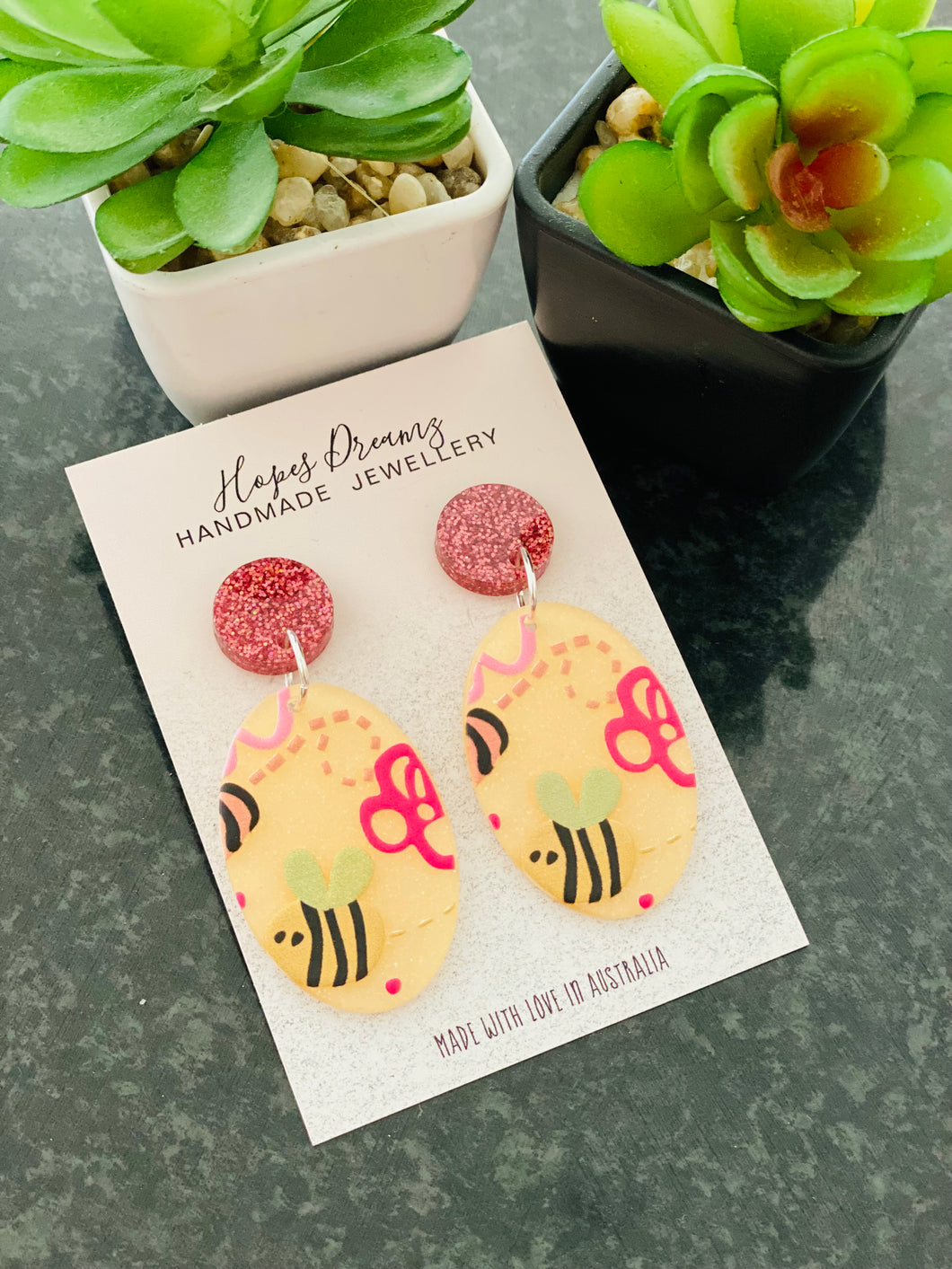 Oval bee dangle
